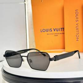 Picture of Louis Vuitton Sunglasses _SKUfw76720641fw